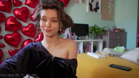 Snapshot of moni_carroll chatting on 2, 3, 2025 Monia Help me get 20000 subscribers online show from 2, 3, 2025