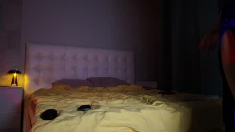 Snapshot of moni_carroll chatting on 30, 3, 2026 Monia Help me get 20000 subscribers online show from 30, 3, 2026