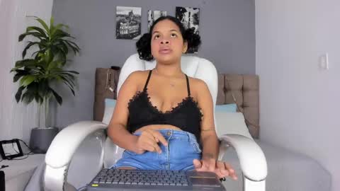monica_robles_ online show from 7, 4, 2026