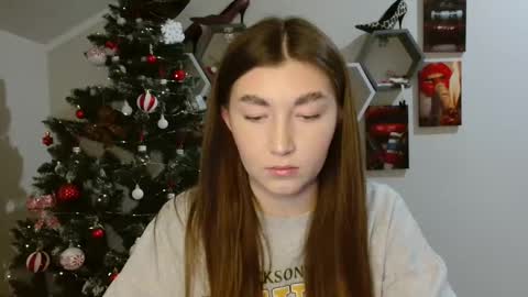 Snapshot of monica_sweets chatting on 25, 11, 2025 sweet girl and shine body online show from 25, 11, 2025