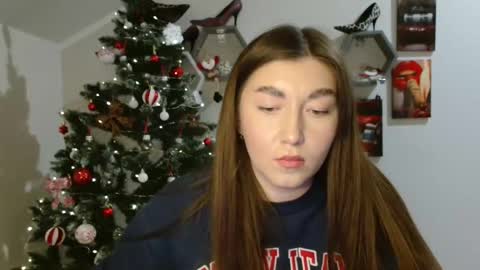 Snapshot of monica_sweets chatting on 28, 11, 2025 sweet girl and shine body online show from 28, 11, 2025