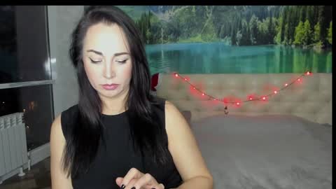 monica_weisss online show from 8, 1, 2025