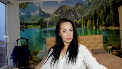 monica_weisss online show from 15, 1, 2025