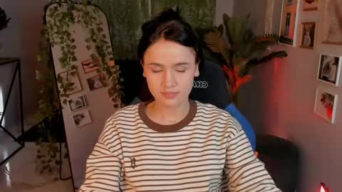 Snapshot of monicafarmer chatting on 15, 4, 2026 monica online show from 15, 4, 2026