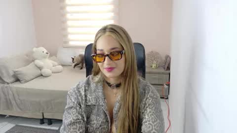 Snapshot of monicalaurent chatting on 25, 3, 2026 online show from 25, 3, 2026