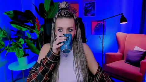 Snapshot of monicariley chatting on 5, 5, 2026 monicariley online show from 5, 5, 2026