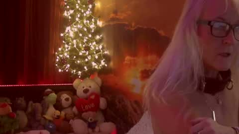 Snapshot of monicutex chatting on 22, 12, 2024 Monika    online show from 22, 12, 2024