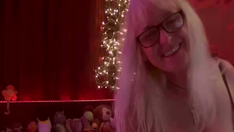 Snapshot of monicutex chatting on 1, 1, 2025 Monika    online show from 1, 1, 2025