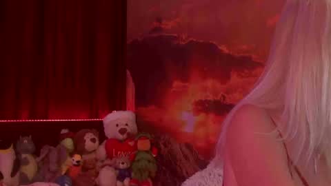Snapshot of monicutex chatting on 12, 1, 2025 Monika    online show from 12, 1, 2025