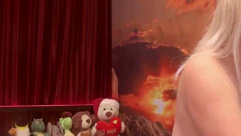 Snapshot of monicutex chatting on 1, 2, 2025 Monika    online show from 1, 2, 2025