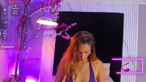 Snapshot of monik_fox_cr chatting on 4, 11, 2025 MONIK FOX online show from 4, 11, 2025