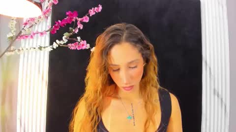 Snapshot of monik_fox_cr chatting on 30, 11, 2025 MONIK FOX online show from 30, 11, 2025