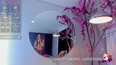 Snapshot of monik_fox_cr chatting on 15, 12, 2025 MONIK FOX online show from 15, 12, 2025