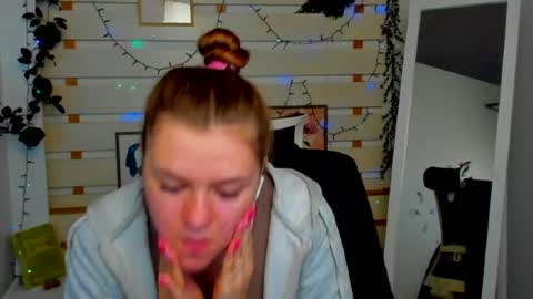 Snapshot of monika_youu chatting on 25, 4, 2026 Monika online show from 25, 4, 2026