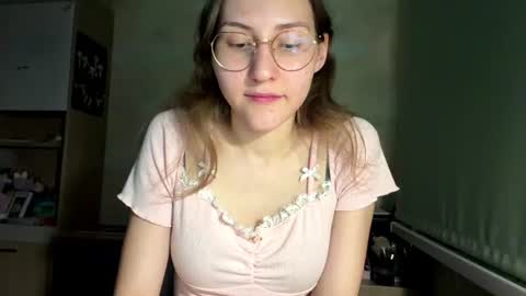 Snapshot of monikakotts chatting on 1, 7, 2026 Mia online show from 1, 7, 2026