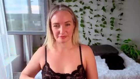 Snapshot of monikfoxy chatting on 23, 6, 2026 Monik online show from 23, 6, 2026