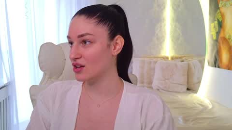 Snapshot of monique_a chatting on 20, 4, 2026 Ask me online show from 20, 4, 2026