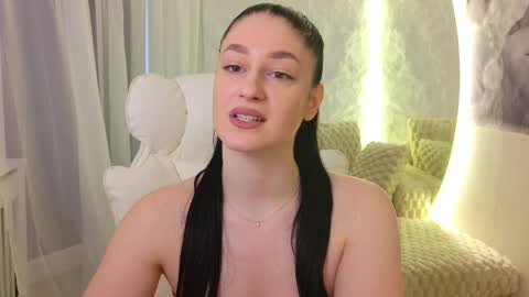 Snapshot of monique_a chatting on 17, 5, 2026 Ask me online show from 17, 5, 2026
