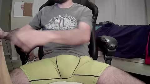 Snapshot of monkey_4u chatting on 13, 10, 2025 monkey_4u online show from 13, 10, 2025