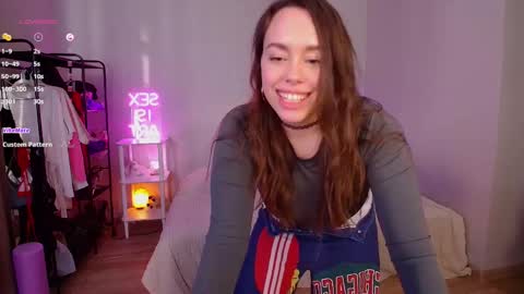 Snapshot of monroe_linger chatting on 13, 4, 2026 Monroe Please dont forger to follow me online show from 13, 4, 2026