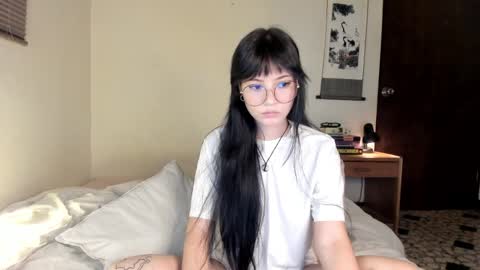 Snapshot of monserrat_gil chatting on 8, 4, 2026 Monserrat Gil onlyfans online show from 8, 4, 2026
