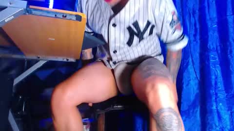 Snapshot of monster_huge_cock chatting on 15, 1, 2026 dorian online show from 15, 1, 2026