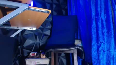 Snapshot of monster_huge_cock chatting on 9, 7, 2026 dorian online show from 9, 7, 2026