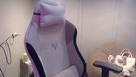 Snapshot of monstercockselfsuck chatting on 18, 2, 2025 ELYSE A SIMPLE GIRL online show from 18, 2, 2025