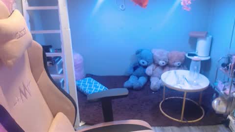 ELYSE A SIMPLE GIRL online show from 19, 11, 2025