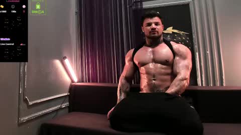 Snapshot of moodcontroller chatting on 20, 5, 2026 OLIVER online show from 20, 5, 2026