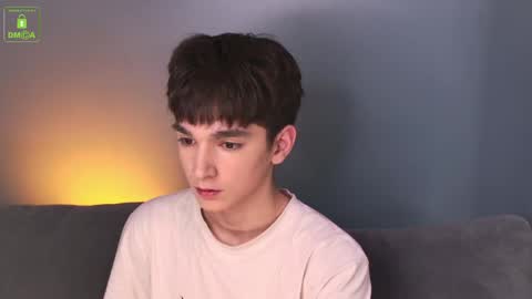 Snapshot of moodcontroller chatting on 30, 5, 2026 OLIVER online show from 30, 5, 2026