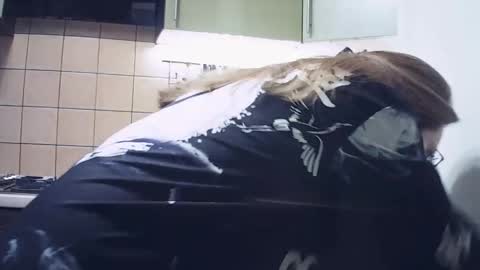 Snapshot of moodiemira chatting on 4, 3, 2026 moodiemira online show from 4, 3, 2026