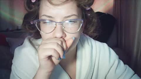 Snapshot of moodiemira chatting on 28, 3, 2026 moodiemira online show from 28, 3, 2026