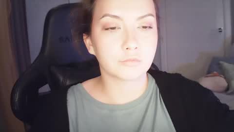 Snapshot of moodiemira chatting on 12, 4, 2026 moodiemira online show from 12, 4, 2026