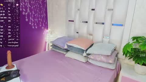 Snapshot of moom_ivy_ chatting on 23, 7, 2026 online show from 23, 7, 2026