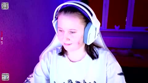 Snapshot of moon_avengers chatting on 4, 2, 2026 Lola online show from 4, 2, 2026