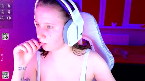 Snapshot of moon_avengers chatting on 18, 2, 2026 Lola online show from 18, 2, 2026