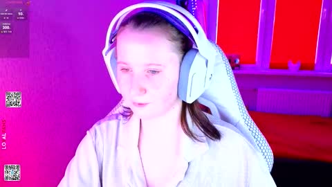 Snapshot of moon_avengers chatting on 4, 3, 2026 Lola online show from 4, 3, 2026