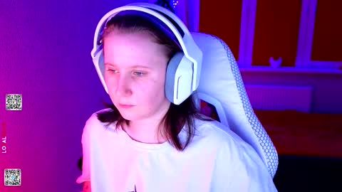 Snapshot of moon_avengers chatting on 6, 3, 2026 Lola online show from 6, 3, 2026