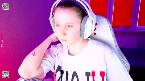 Snapshot of moon_avengers chatting on 27, 3, 2026 Lola online show from 27, 3, 2026