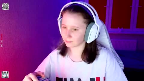 Snapshot of moon_avengers chatting on 28, 3, 2026 Lola online show from 28, 3, 2026