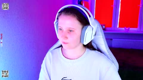 Snapshot of moon_avengers chatting on 6, 4, 2026 Lola online show from 6, 4, 2026