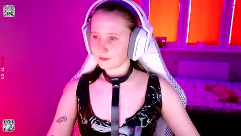 Snapshot of moon_avengers chatting on 8, 4, 2026 Lola online show from 8, 4, 2026