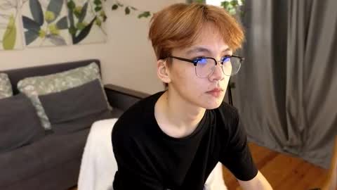 Snapshot of moon_felix chatting on 5, 11, 2025 Felix and Maddy online show from 5, 11, 2025