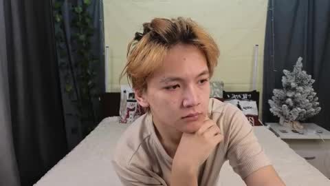 Snapshot of moon_felix chatting on 17, 12, 2025 Felix and Maddy online show from 17, 12, 2025