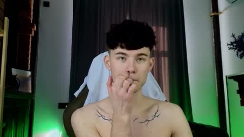 moon_gloww online show from 19, 2, 2026