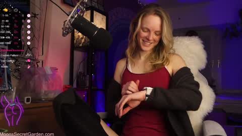 Snapshot of moon_nymph chatting on 13, 12, 2024 Moon Nymph online show from 13, 12, 2024