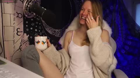 Snapshot of moon_nymph chatting on 15, 11, 2025 Moon Nymph online show from 15, 11, 2025