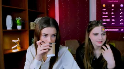 Snapshot of moon_shine25 chatting on 5, 11, 2025 moon-shine25 online show from 5, 11, 2025