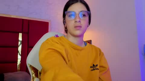 Snapshot of moon_winy chatting on 28, 4, 2026 Winy online show from 28, 4, 2026